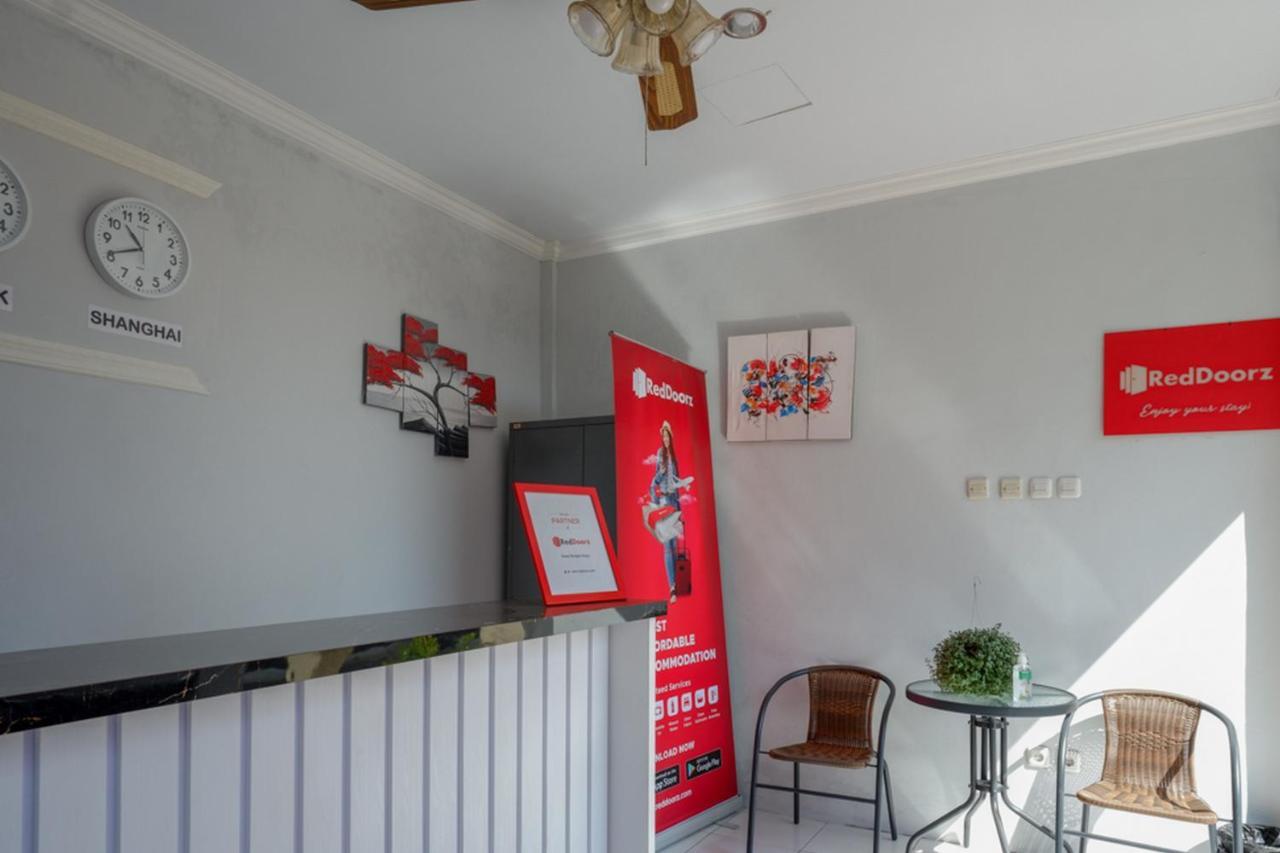 Reddoorz Near Padang Golf Adisucipto Hotel Potrojayan Exterior photo
