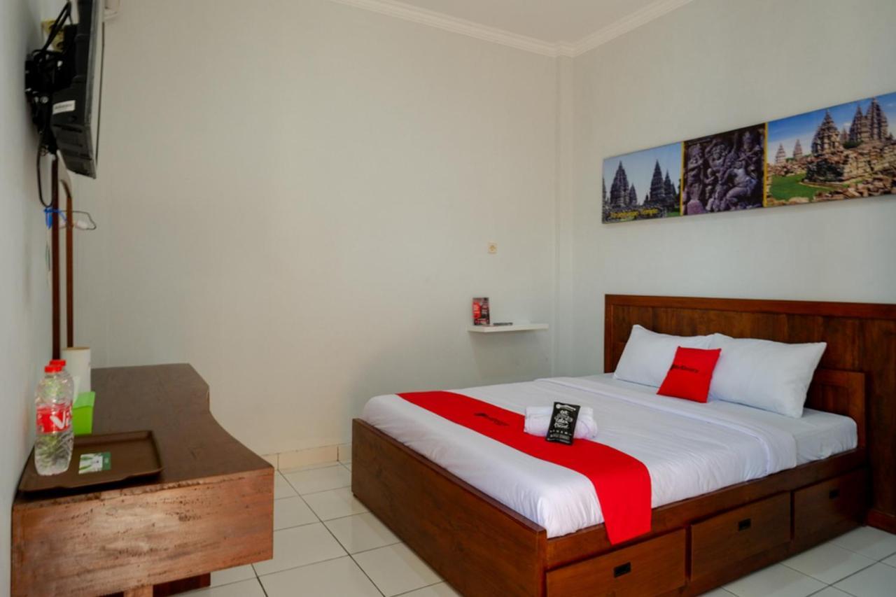 Reddoorz Near Padang Golf Adisucipto Hotel Potrojayan Exterior photo