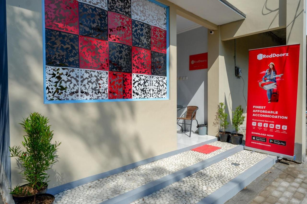 Reddoorz Near Padang Golf Adisucipto Hotel Potrojayan Exterior photo