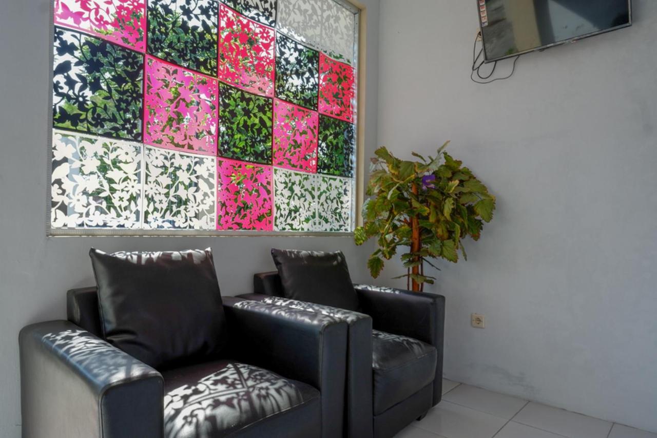 Reddoorz Near Padang Golf Adisucipto Hotel Potrojayan Exterior photo