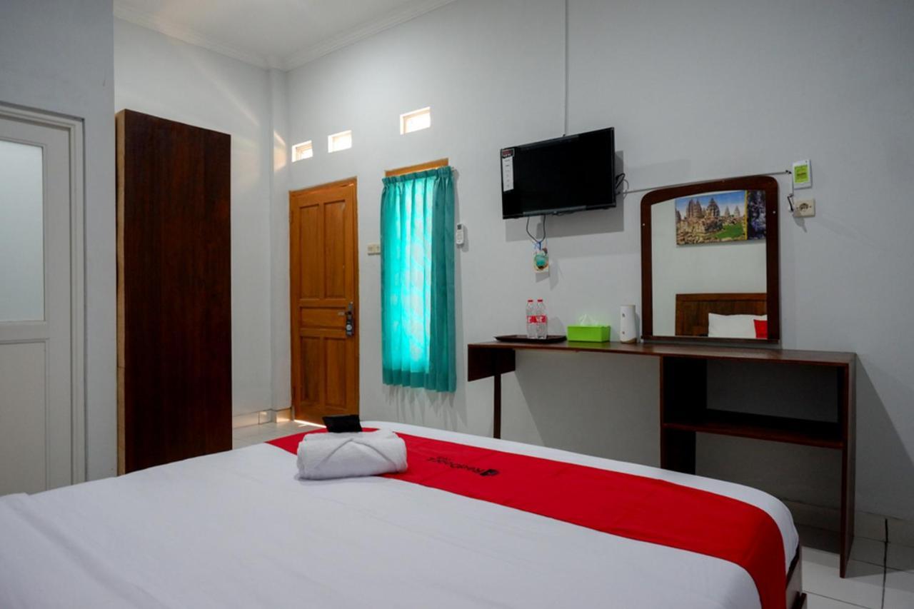 Reddoorz Near Padang Golf Adisucipto Hotel Potrojayan Exterior photo