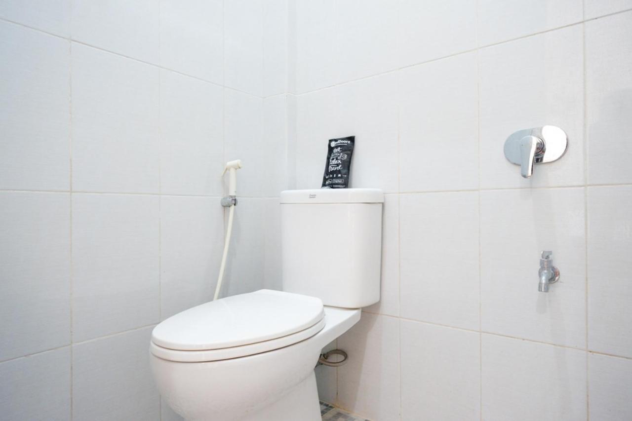 Reddoorz Near Padang Golf Adisucipto Hotel Potrojayan Exterior photo