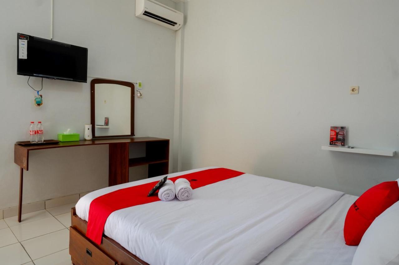 Reddoorz Near Padang Golf Adisucipto Hotel Potrojayan Exterior photo